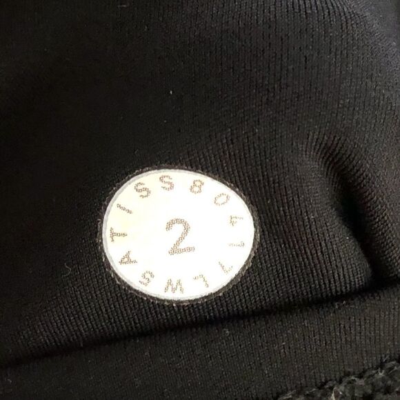 Lululemon Sz 2 Black Leggings - Picture 4 of 4